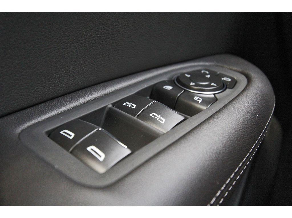 new 2025 Cadillac XT5 car, priced at $56,290