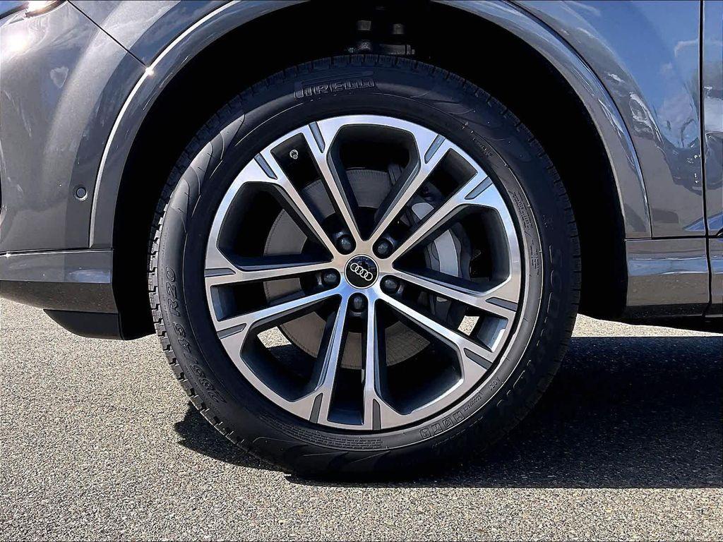 new 2026 Audi Q7 car, priced at $66,685