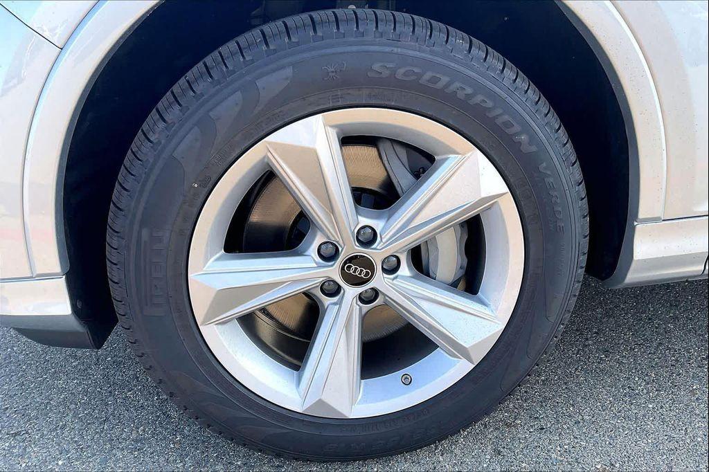 new 2026 Audi Q7 car, priced at $63,890