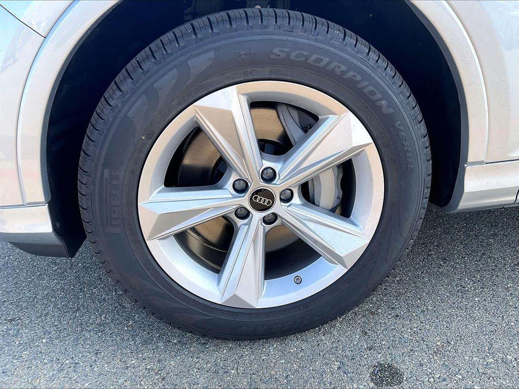 new 2026 Audi Q7 car, priced at $63,975
