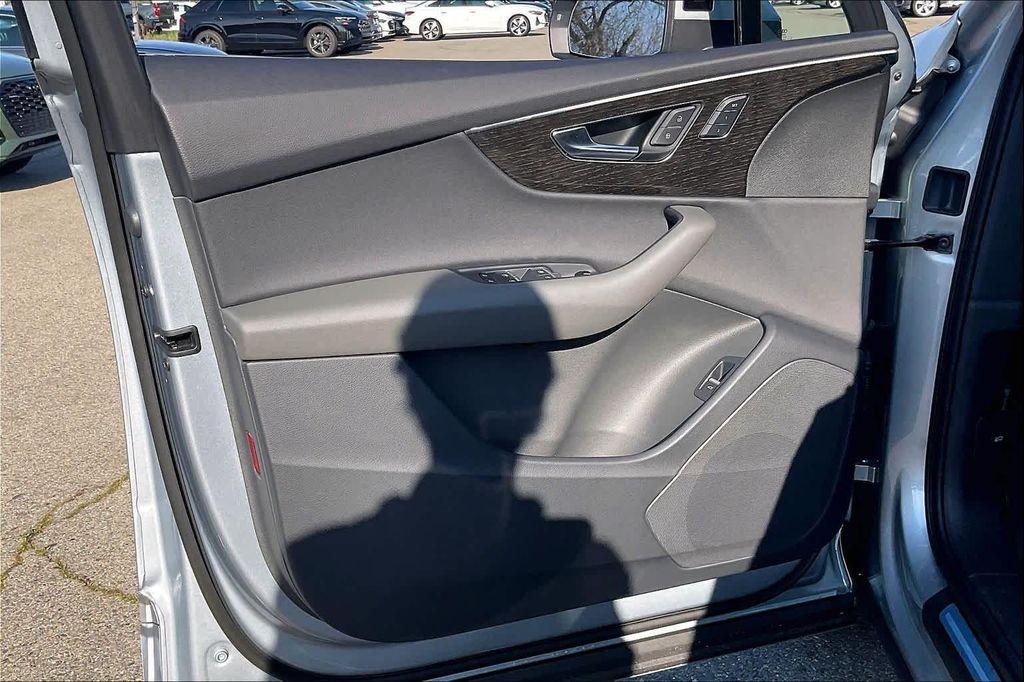 new 2026 Audi Q7 car, priced at $63,890