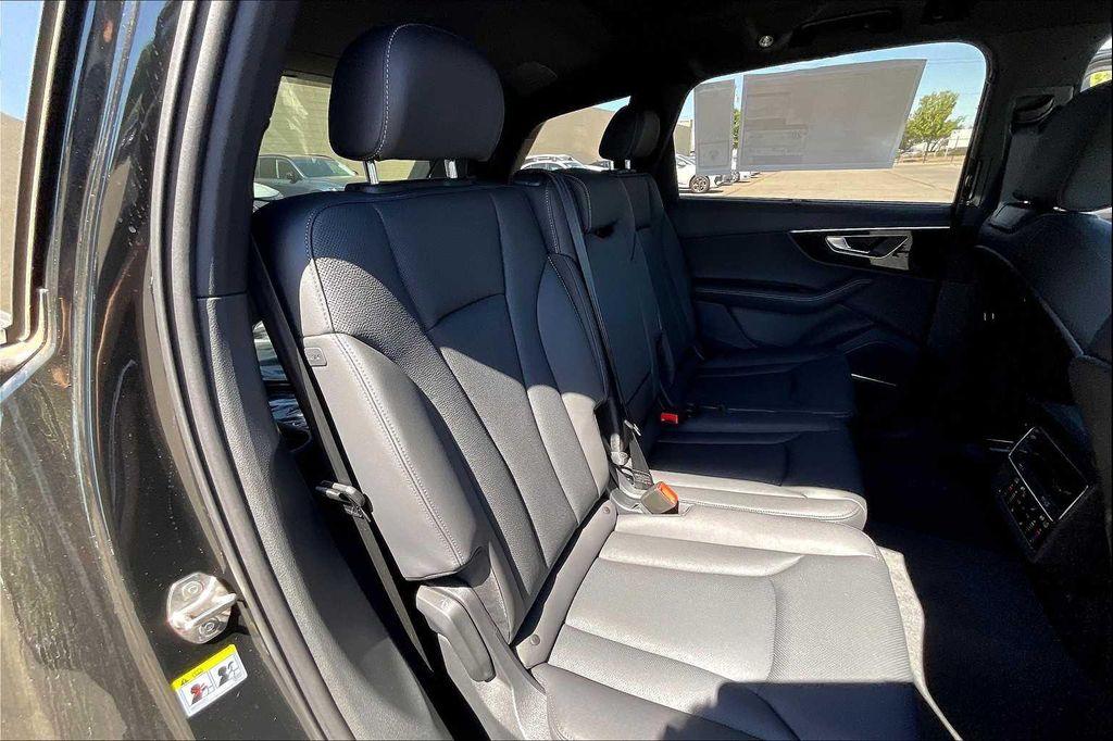 new 2025 Audi Q7 car, priced at $67,350