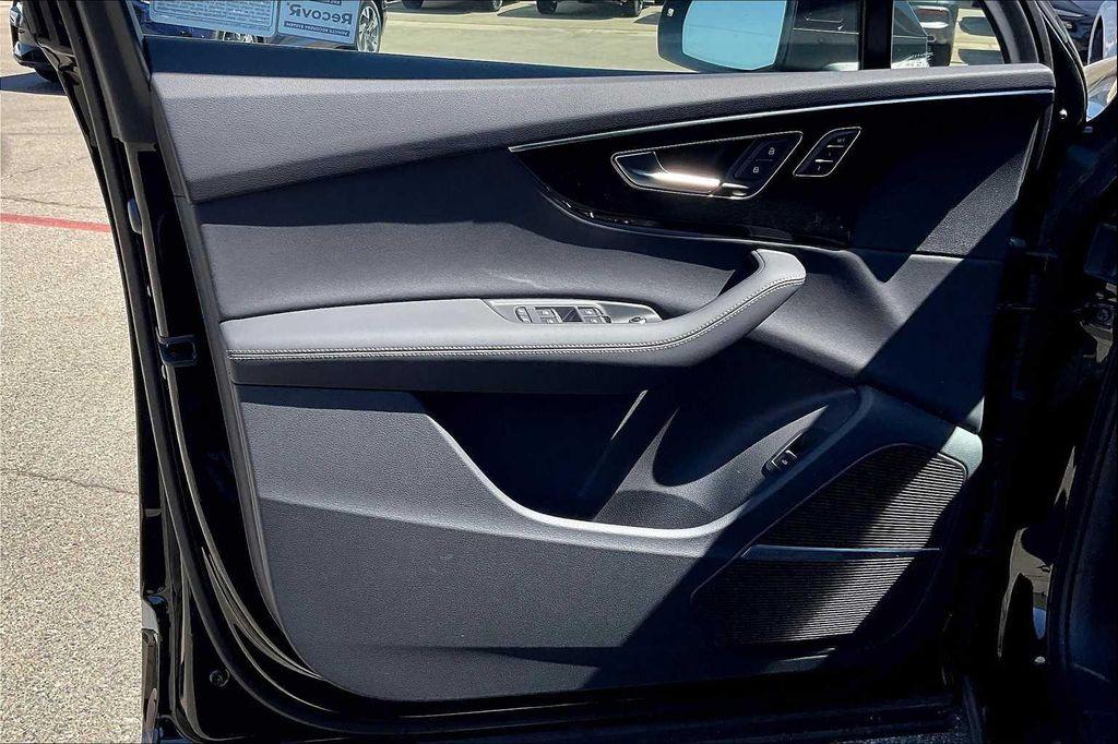 new 2025 Audi Q7 car, priced at $67,350