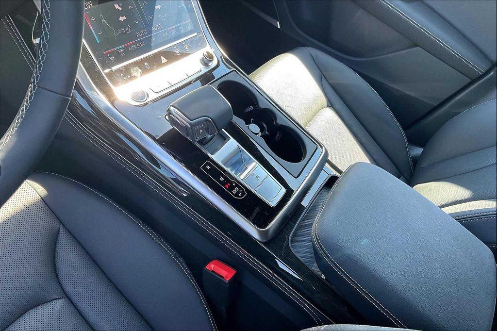 new 2025 Audi Q7 car, priced at $67,350