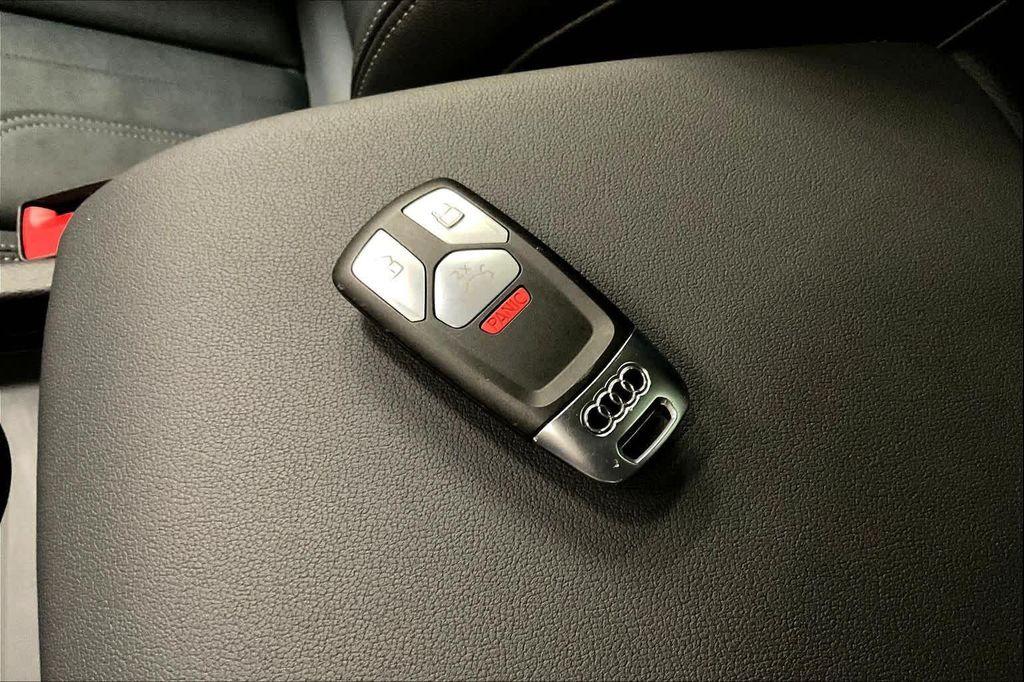 used 2025 Audi Q5 car, priced at $43,075