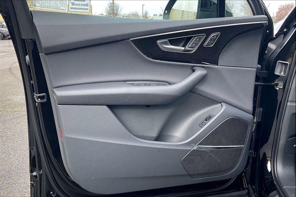 new 2026 Audi Q7 car, priced at $66,190