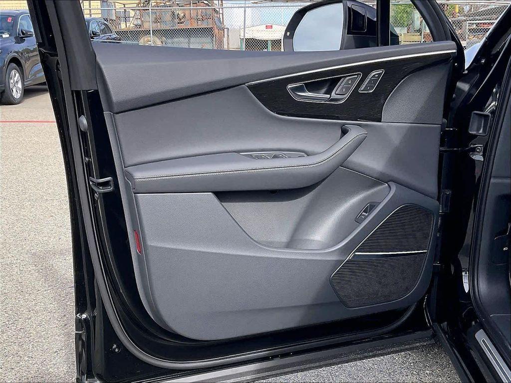 new 2026 Audi Q7 car, priced at $77,350