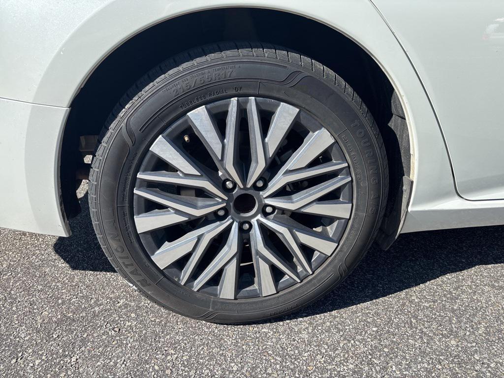 2023 Pearl White Tricoat Nissan Altima