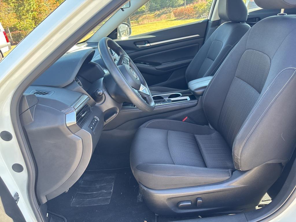 2023 Pearl White Tricoat Nissan Altima