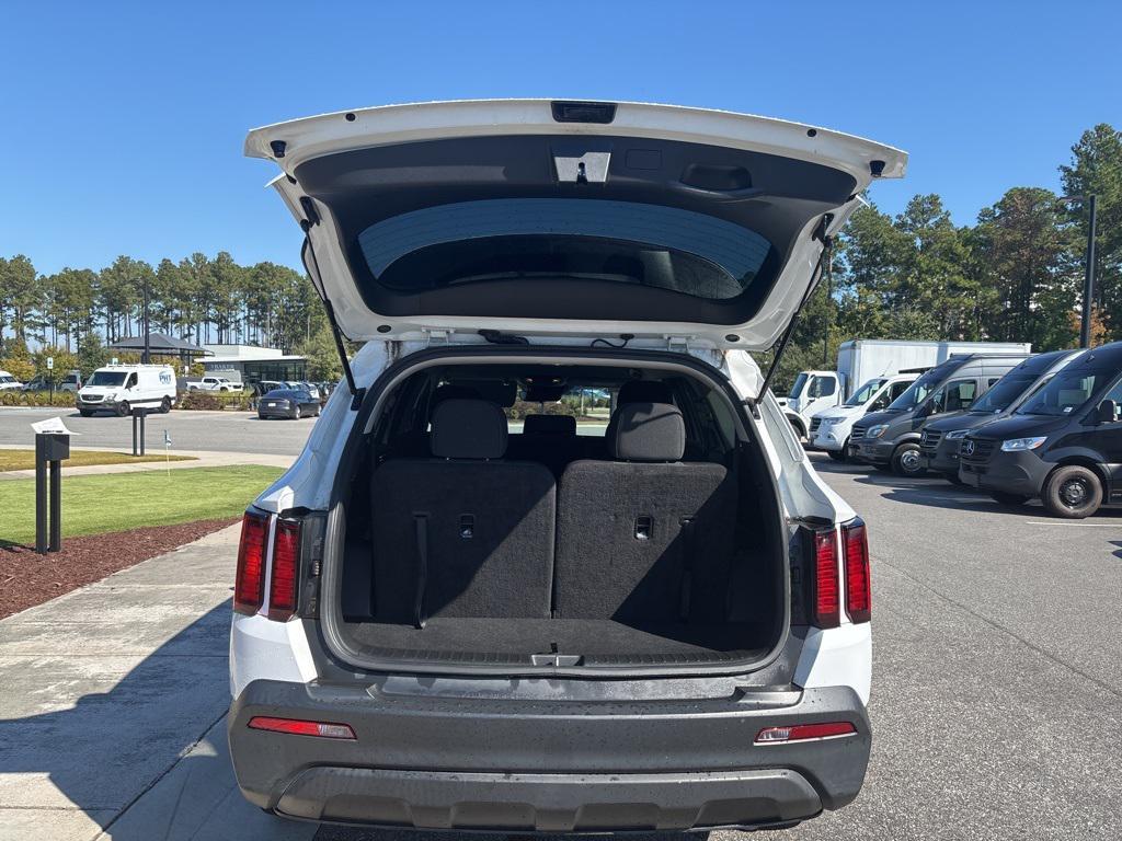 used 2023 Kia Sorento car, priced at $25,888