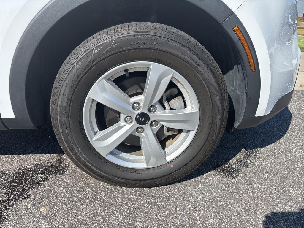 used 2023 Kia Sorento car, priced at $25,888