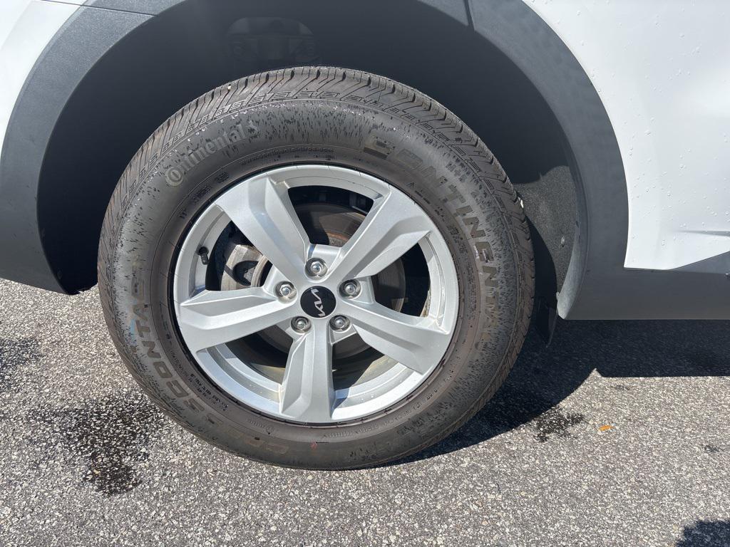 used 2023 Kia Sorento car, priced at $25,888