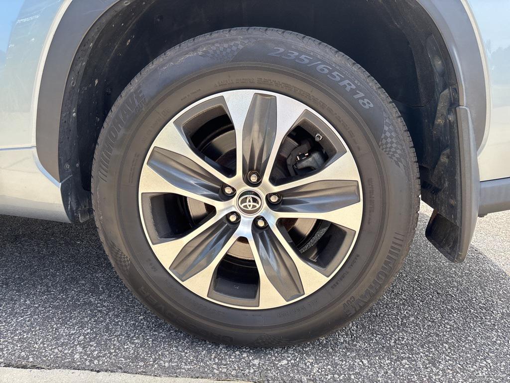 used 2021 Toyota Highlander car, priced at $31,988