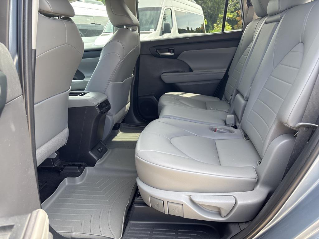 used 2021 Toyota Highlander car, priced at $31,988