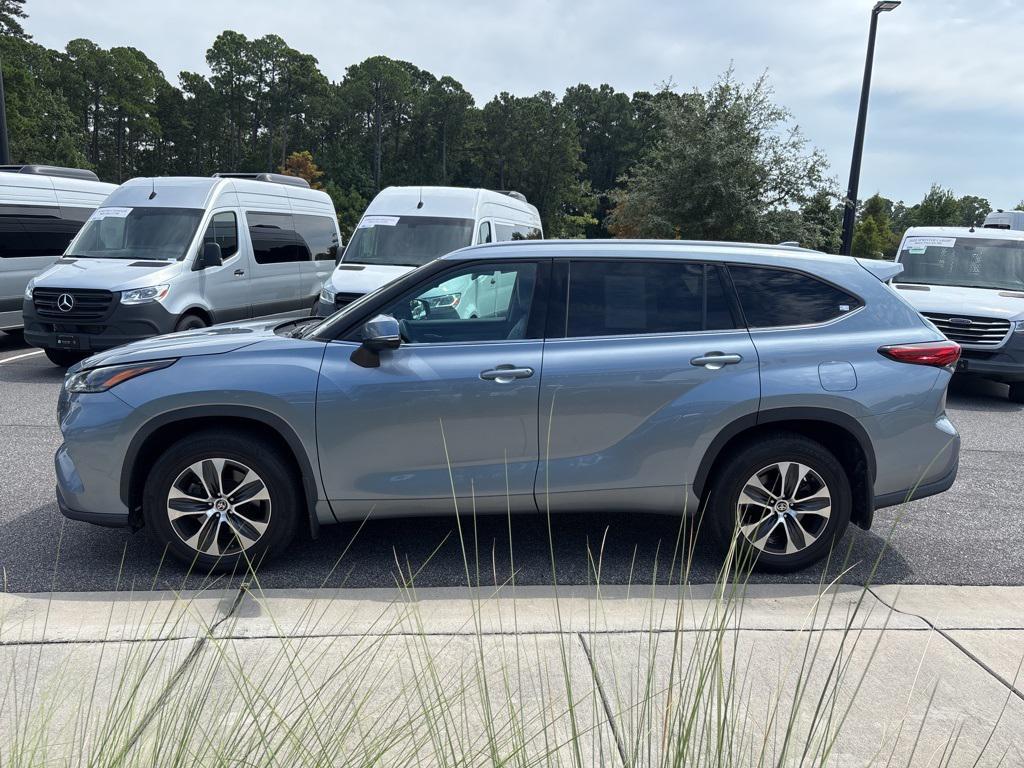 used 2021 Toyota Highlander car, priced at $31,988