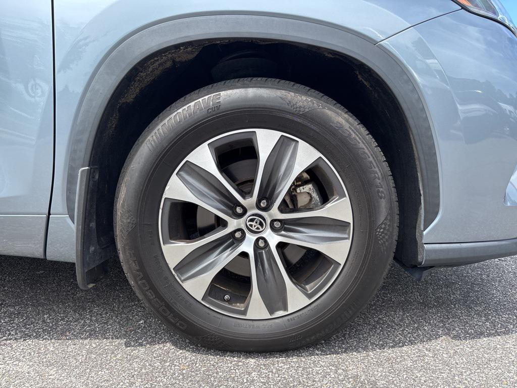 used 2021 Toyota Highlander car, priced at $31,988