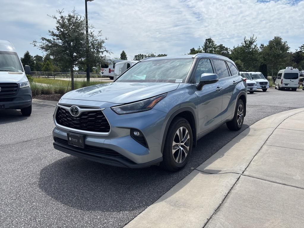 used 2021 Toyota Highlander car, priced at $31,988