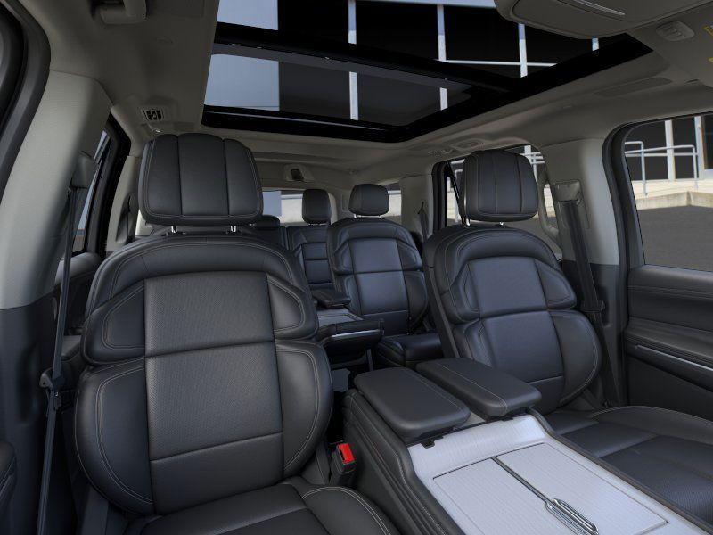 new 2025 Lincoln Navigator car, priced at $101,060