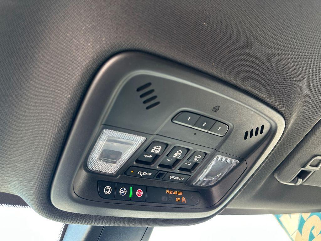 used 2022 Chevrolet Traverse car, priced at $27,396