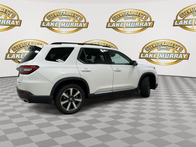 used 2025 Honda Pilot car, priced at $47,364