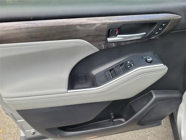 used 2023 Toyota Highlander car, priced at $31,204