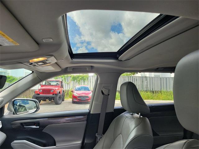 used 2023 Toyota Highlander car, priced at $31,204