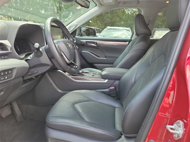 used 2023 Toyota Highlander car, priced at $36,999
