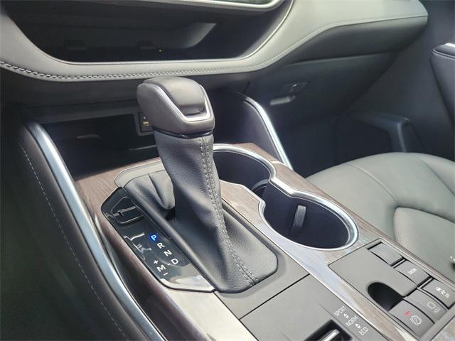 used 2023 Toyota Highlander car, priced at $36,999