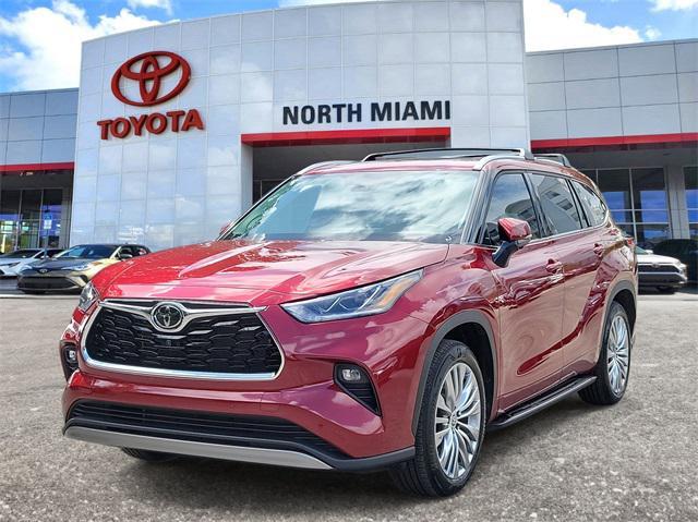 used 2023 Toyota Highlander car, priced at $36,999