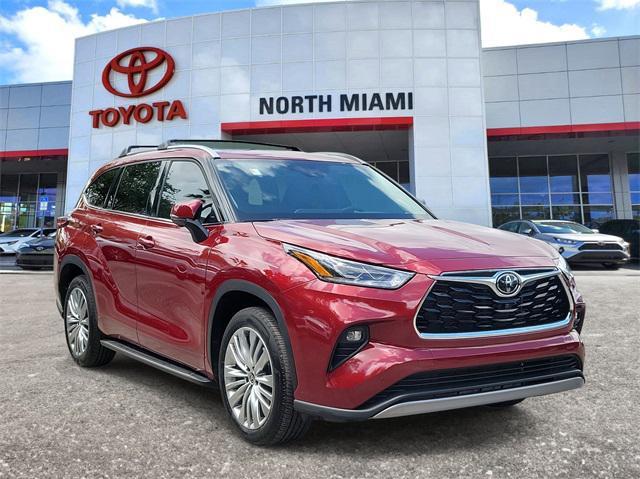 used 2023 Toyota Highlander car, priced at $36,999