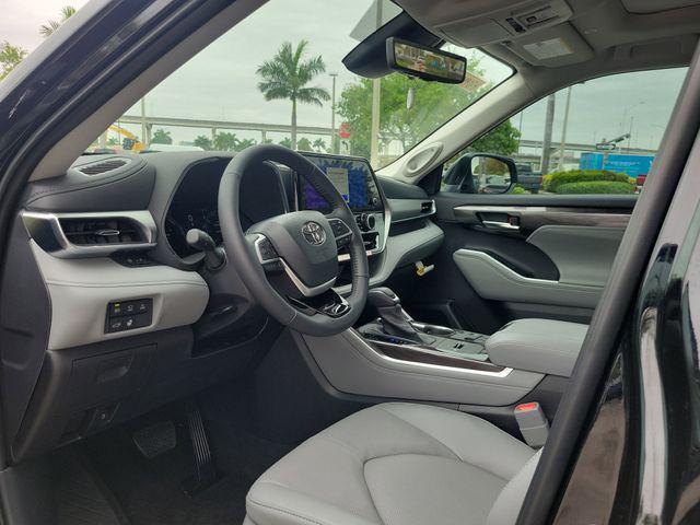 new 2026 Toyota Highlander Hybrid car, priced at $57,802