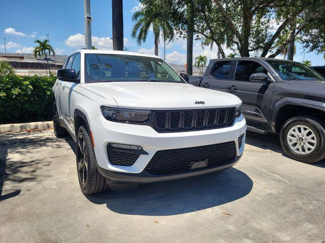 used 2024 Jeep Grand Cherokee car, priced at $32,989