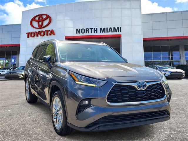 used 2023 Toyota Highlander Hybrid car, priced at $28,999