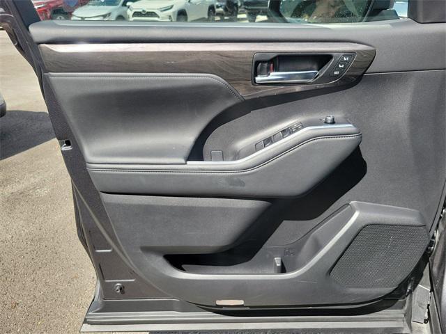 used 2024 Toyota Highlander car, priced at $41,994