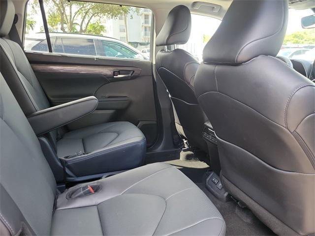 used 2024 Toyota Highlander car, priced at $41,994