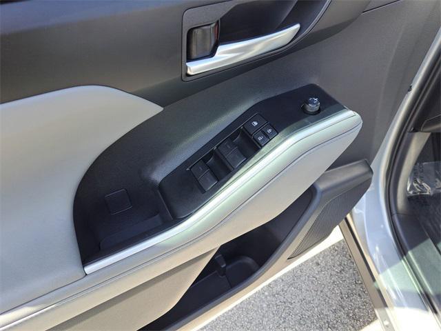 used 2025 Toyota Highlander Hybrid car, priced at $41,085