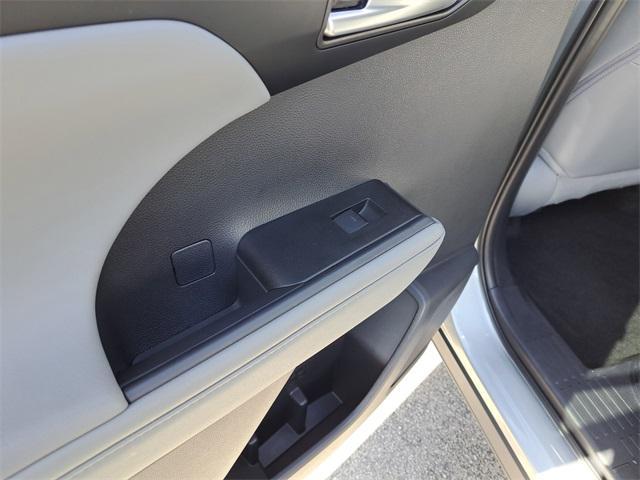 used 2025 Toyota Highlander Hybrid car, priced at $41,085