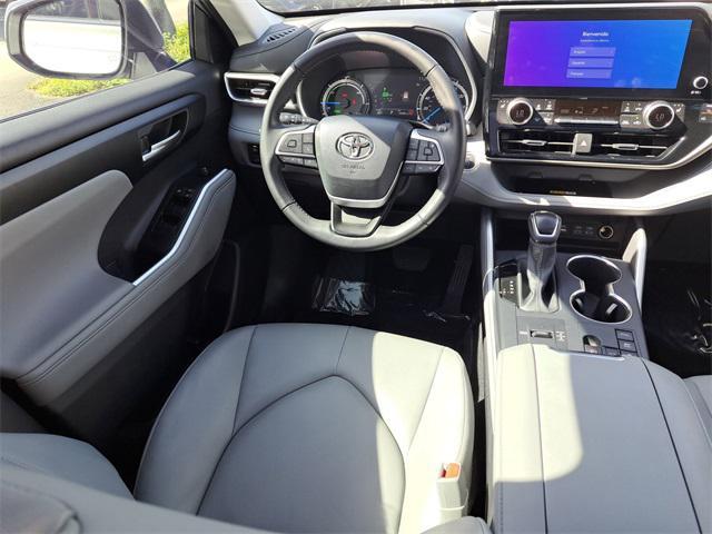 used 2025 Toyota Highlander Hybrid car, priced at $41,085