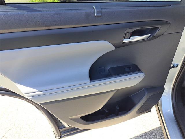 used 2025 Toyota Highlander Hybrid car, priced at $41,085