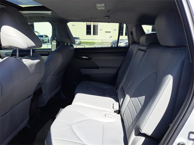 used 2025 Toyota Highlander Hybrid car, priced at $41,085