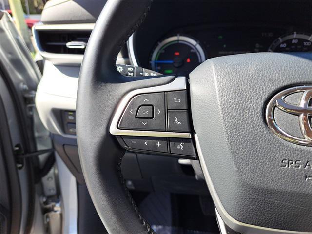 used 2025 Toyota Highlander Hybrid car, priced at $41,085