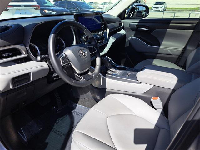 used 2025 Toyota Highlander Hybrid car, priced at $41,085