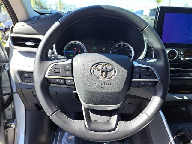 used 2025 Toyota Highlander Hybrid car, priced at $41,085