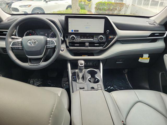 used 2024 Toyota Highlander car, priced at $25,999
