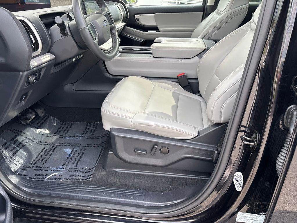 used 2025 Ford Expedition car, priced at $58,000