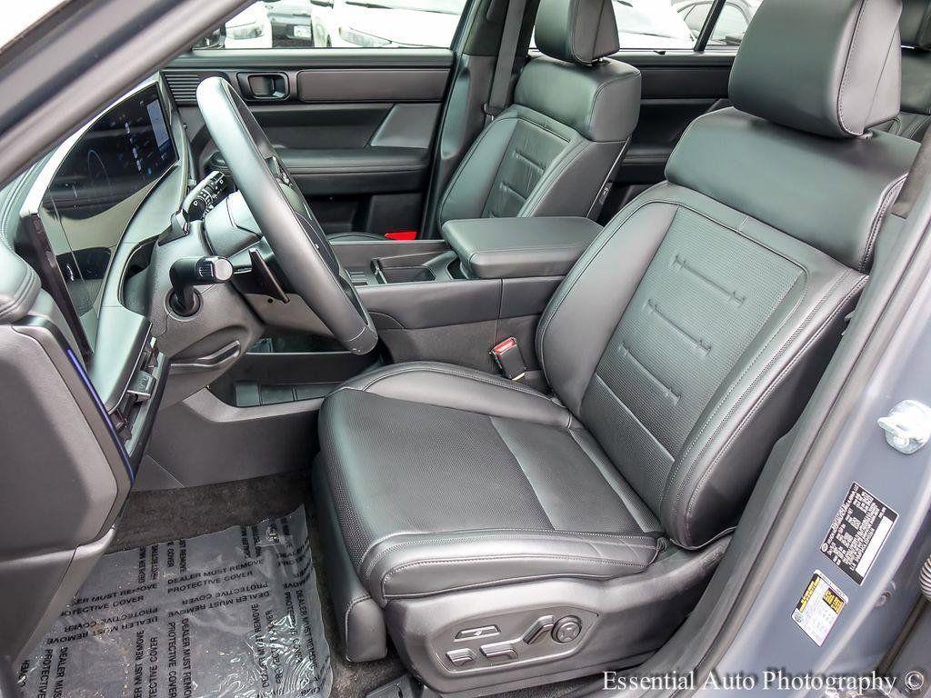 used 2025 Hyundai Santa Fe car, priced at $39,000