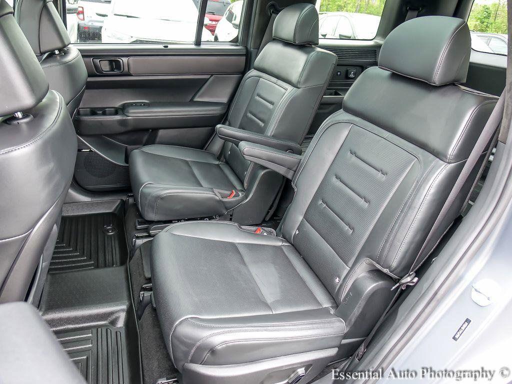 used 2025 Hyundai Santa Fe car, priced at $39,000
