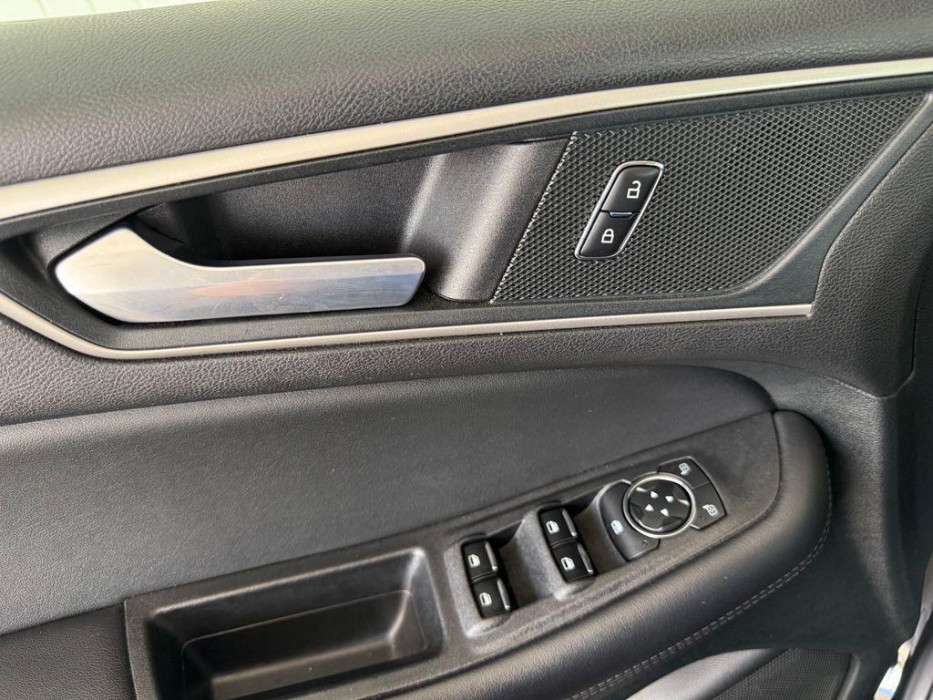 used 2024 Ford Edge car, priced at $21,425