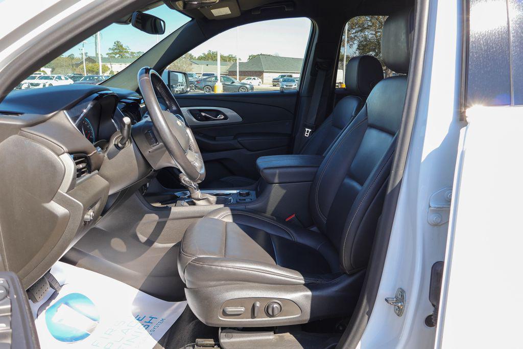 used 2022 Chevrolet Traverse car, priced at $22,648