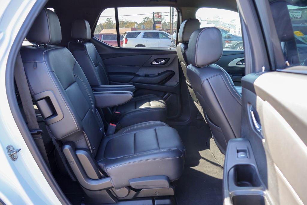 used 2022 Chevrolet Traverse car, priced at $22,648